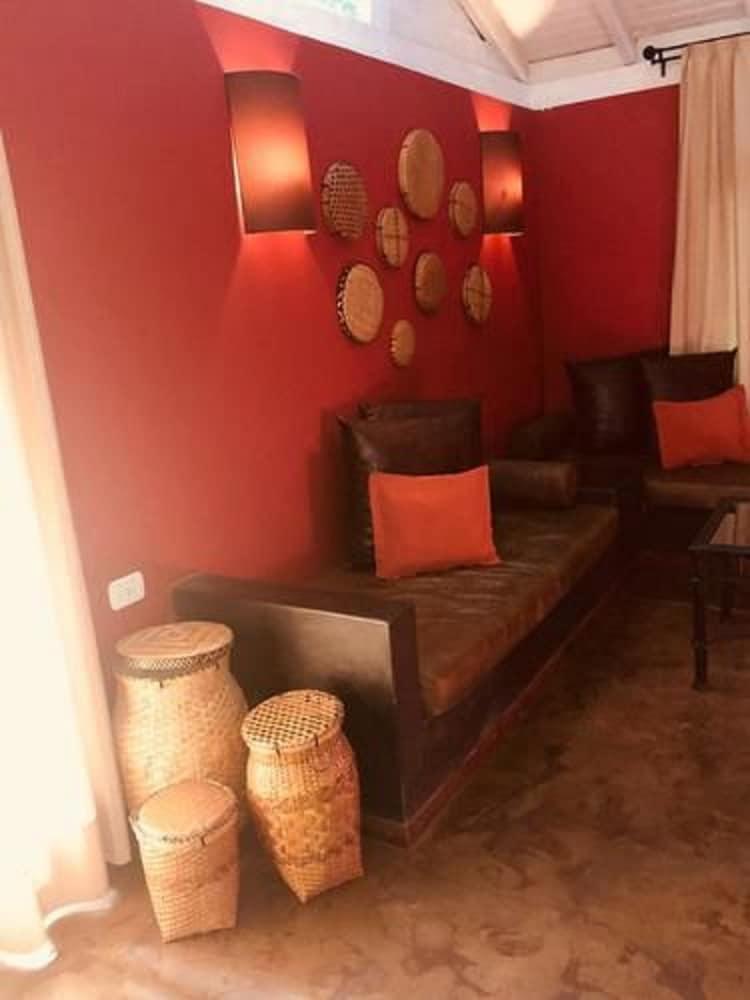 Raices Amambai Lodges Puerto Iguazu Exterior photo